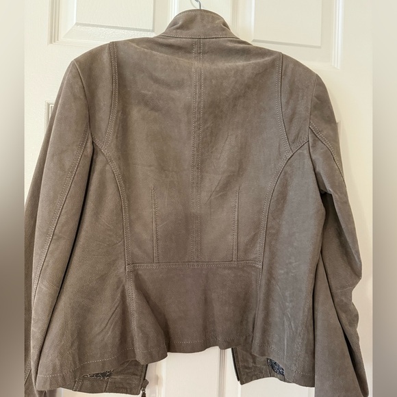 Danier Women's Tan Leather Jacket - Picture 7 of 7